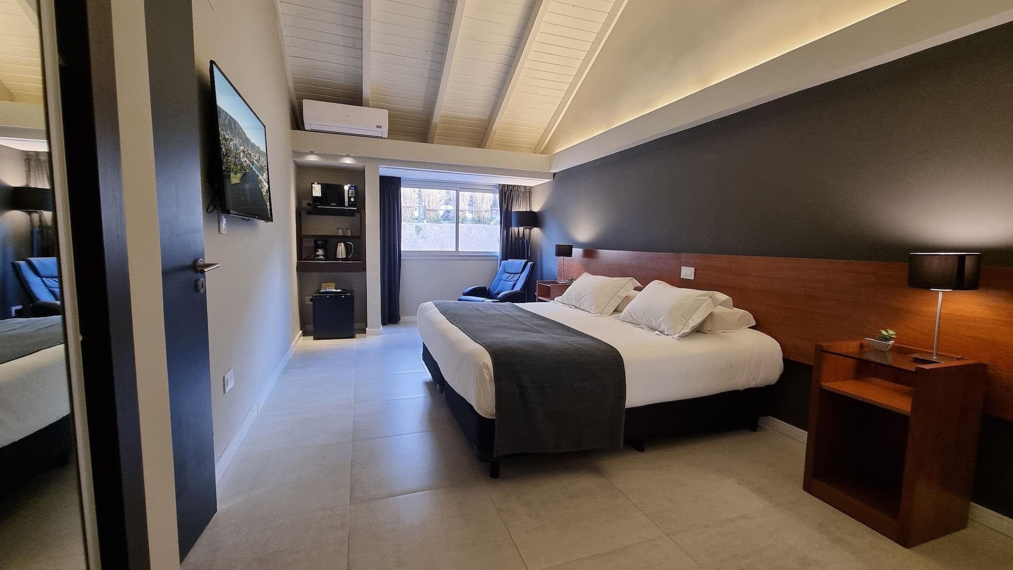 Del Cerro, Suite