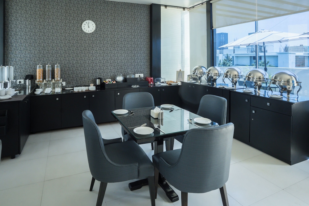 AR Suites Fontana Bay 29/39