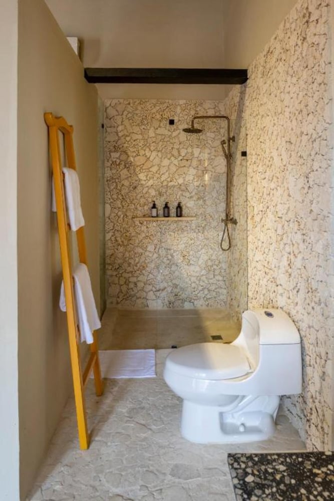 Privado Selfservice Boutique Rooms 44/46