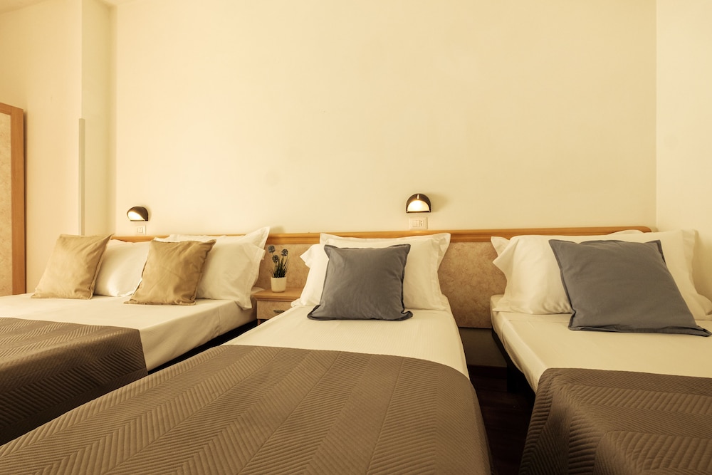 Hotel Oceanic 7/38