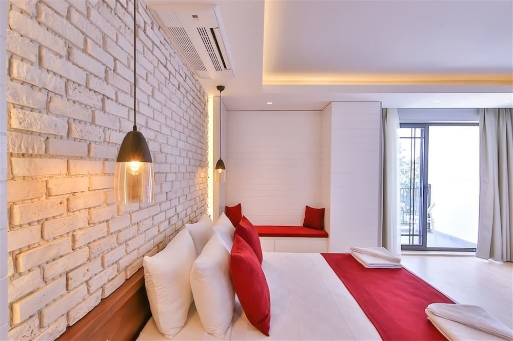 Lale Hotel 11/50