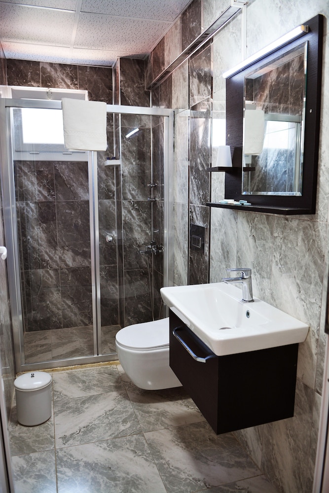 GUMULDUR MAVI DENIZ HOTEL 48/50