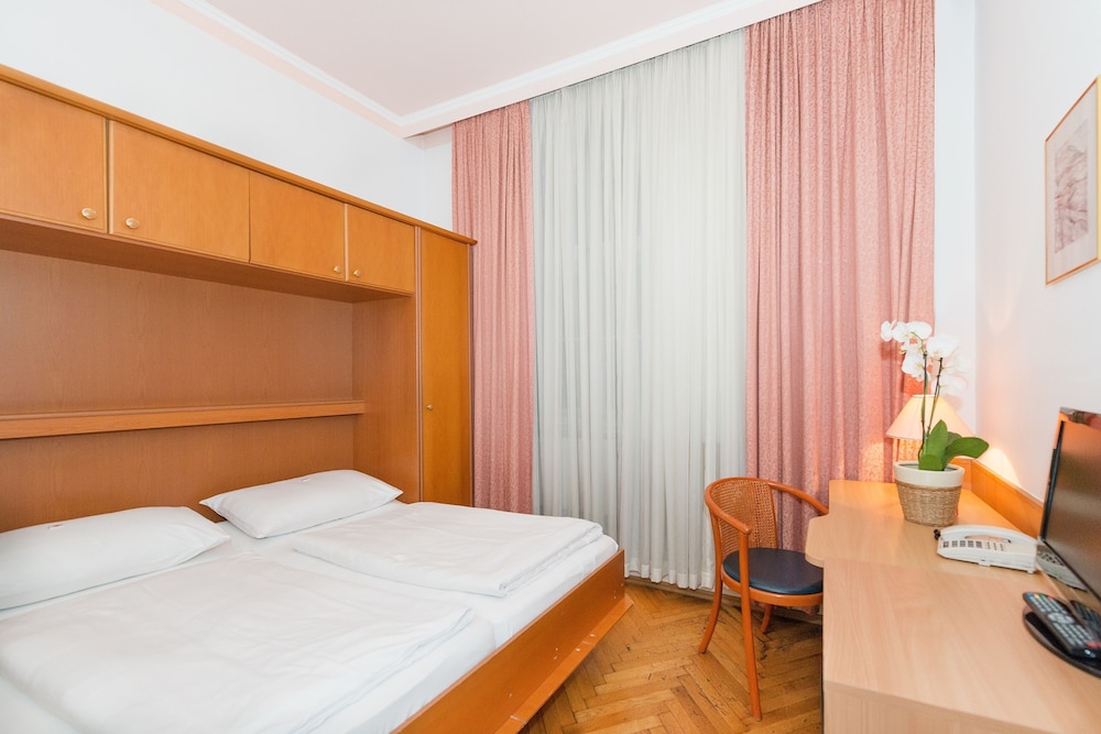 Hotel Marc Aurel 11/48
