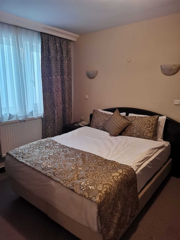 Standard, Double or Twin Bed