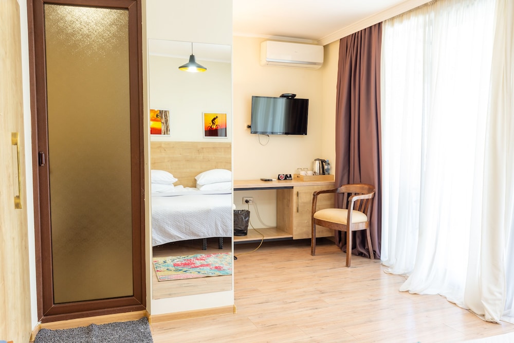 Hotel N16 17/48