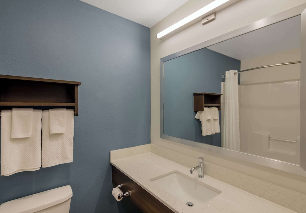 WoodSpring Suites Roanoke 25/27