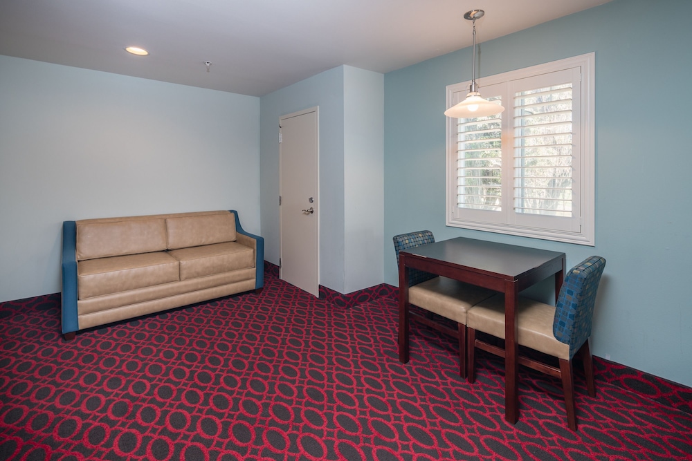 Morro Shores Inn And Suites 48/67