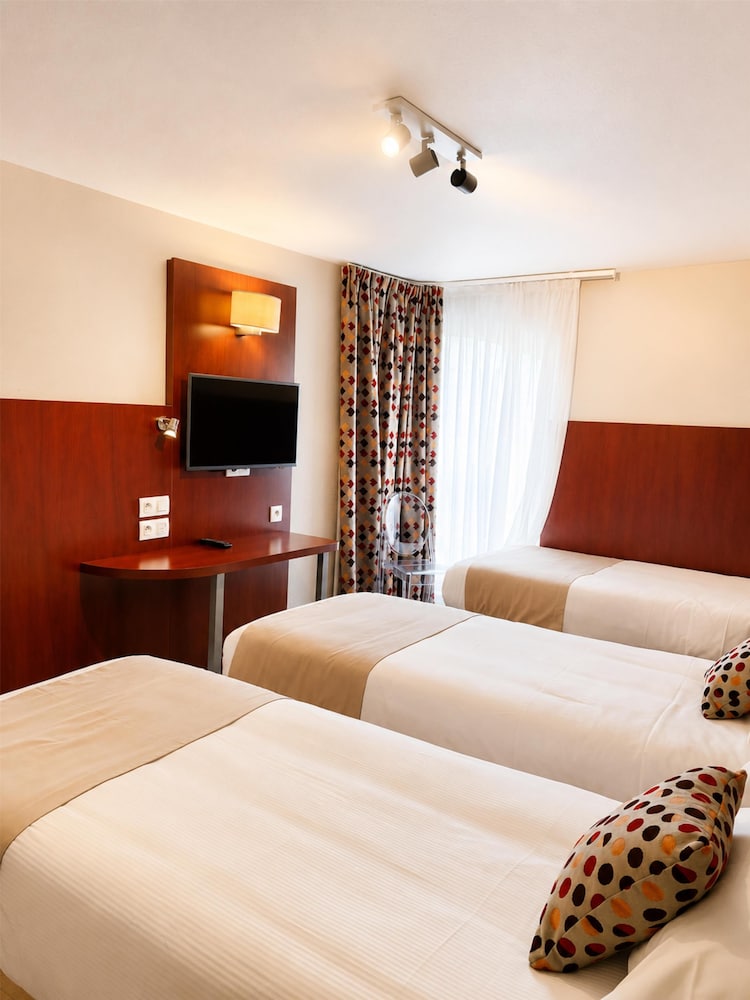 Standard, 1 Double and 3 Single Beds