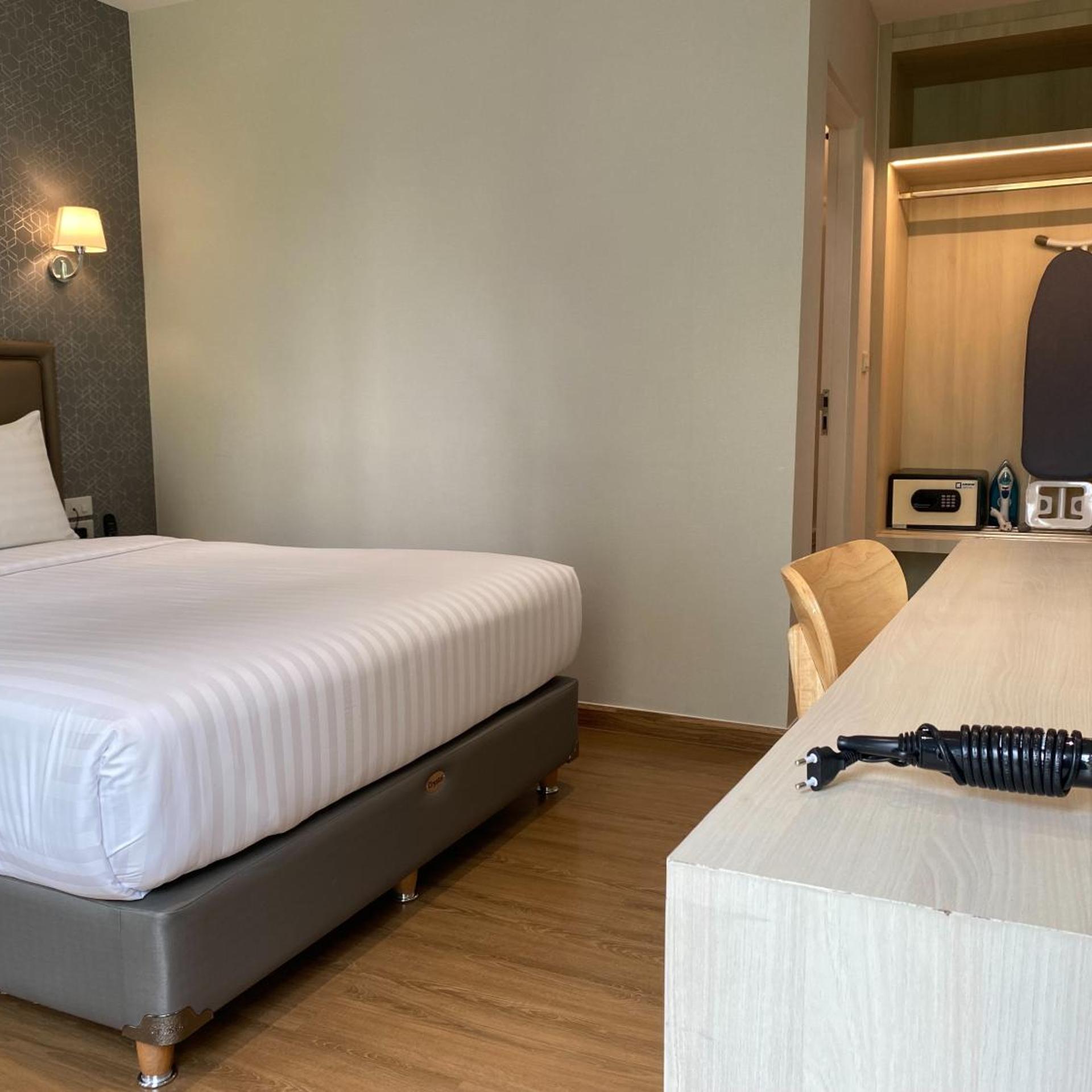 Lucky Hotel Bangkok 7/24