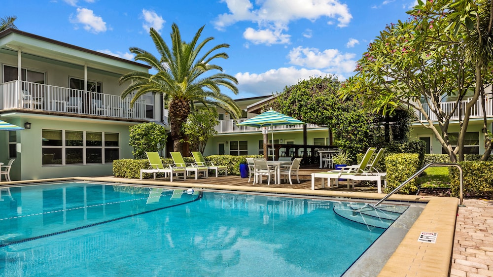 Sun Dek Beach House 4/56