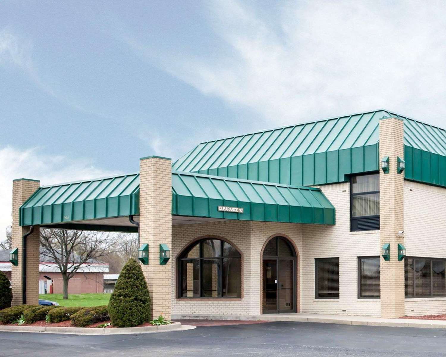 Lafayette Inn & Suites 4/48