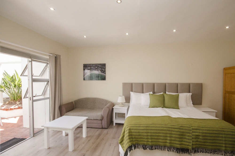 Small Bay Guest House 6/18