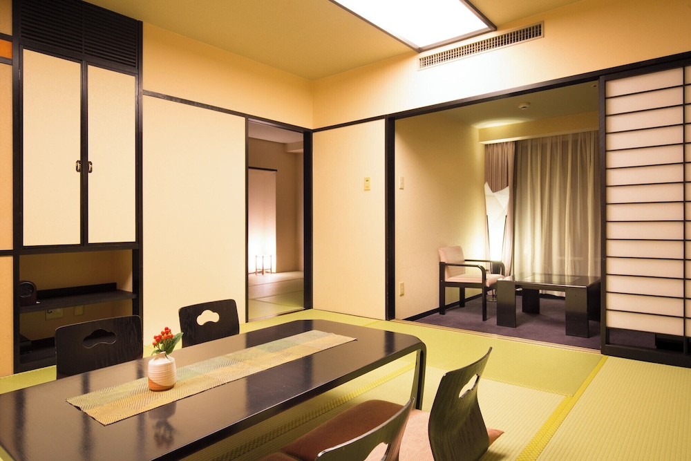 Japanese, Deluxe, 8 Futon Beds, Main Tower