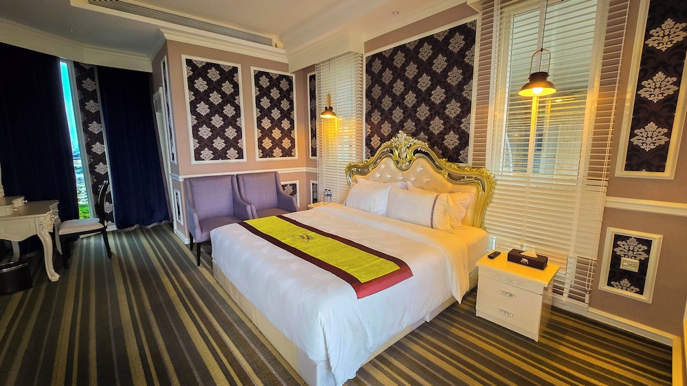 3 Bedrooms, Penthouse, 3 King Beds, Adult Only