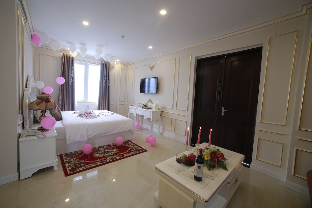 Tuyet Son Hotel 30/68