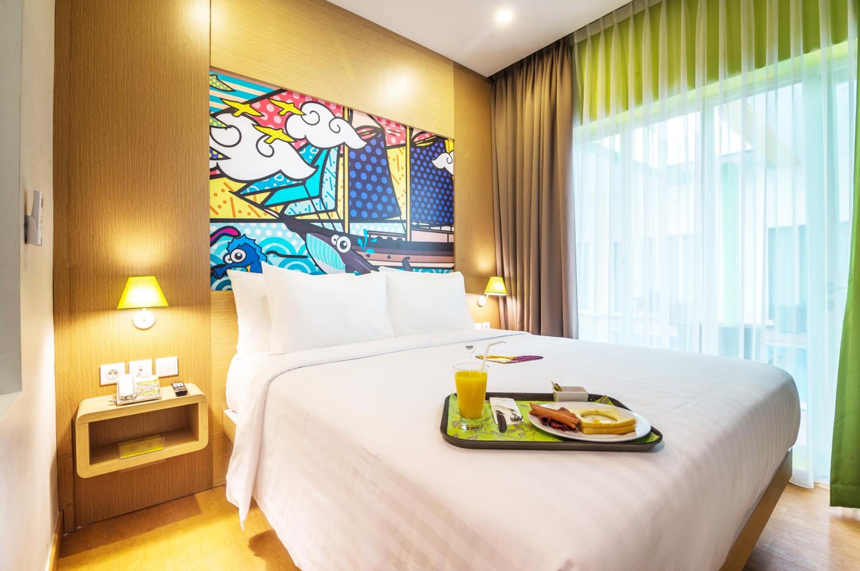 Happiness, Queen Bed، MaxOneHotels.com at Resort Makassar 2/2