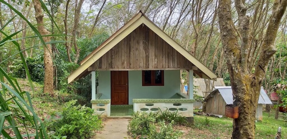 Jungle Hill Beach Bungalow 4/63