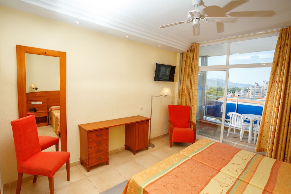 Tres Anclas Apts 24/50