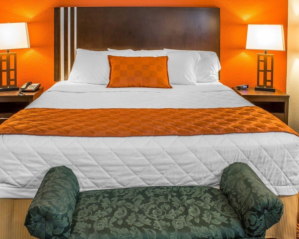 Rodeway Inn & Suites near Okoboji Lake 14/35