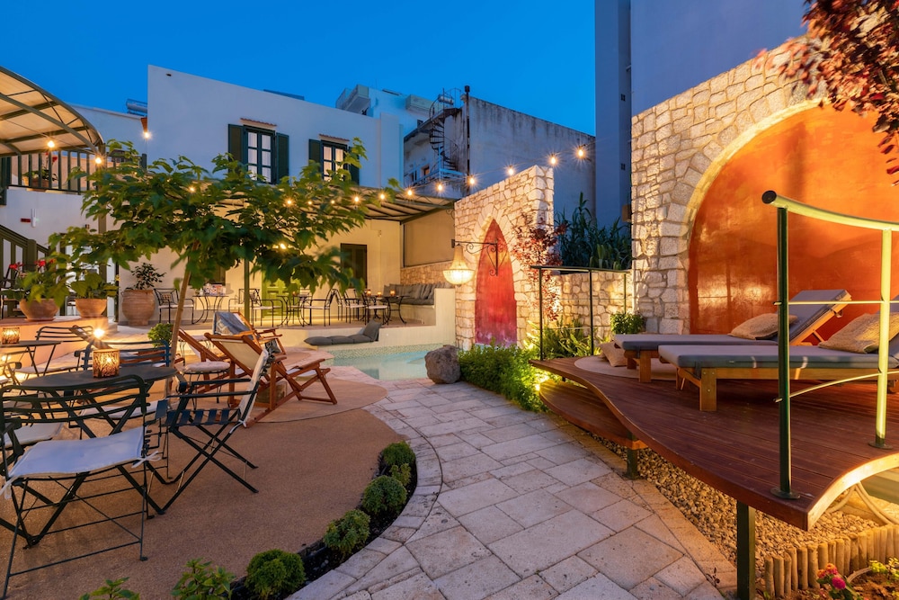 SPERVERI BOUTIQUE HOTEL 72/77