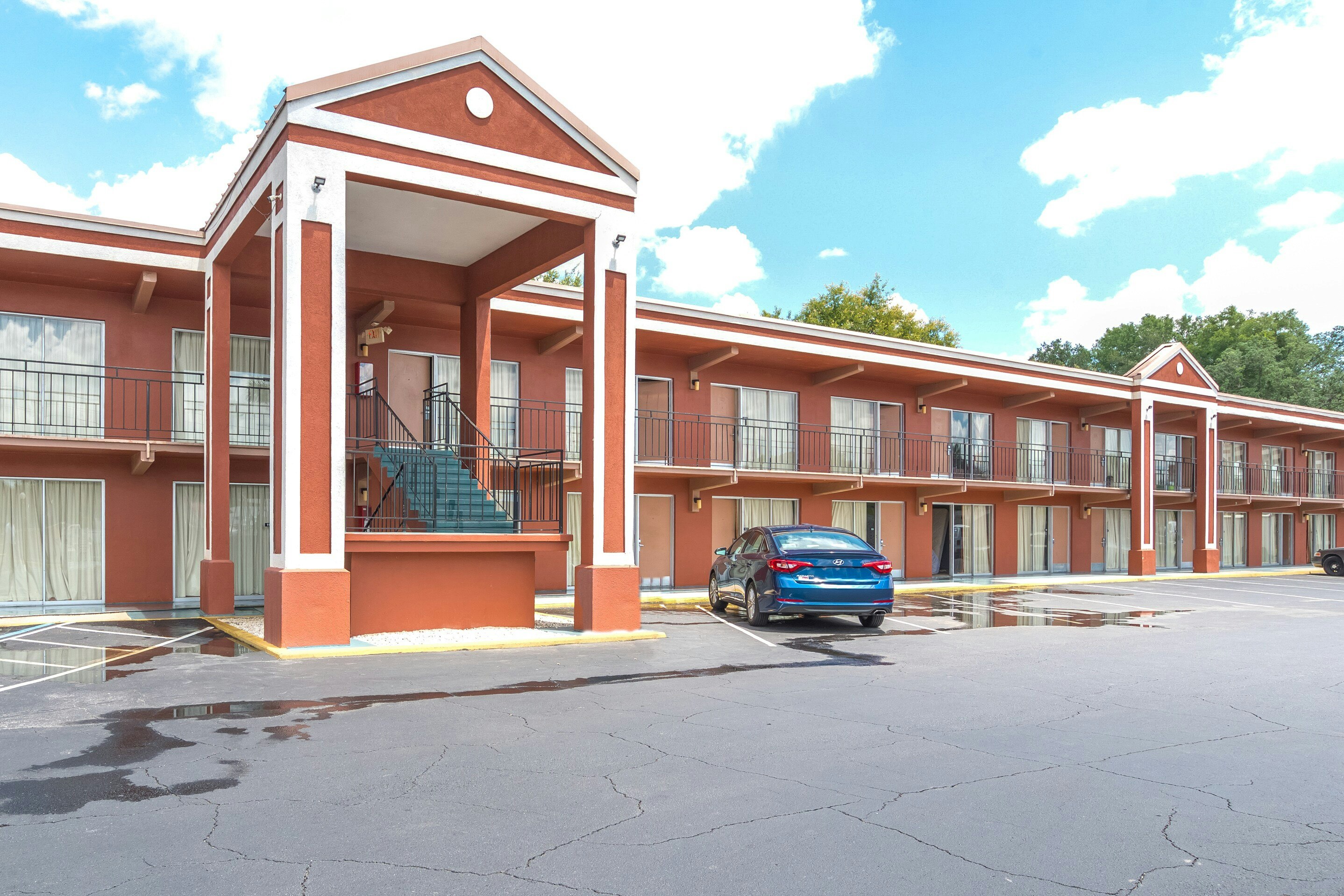 OYO Hotel Mustang Silverspring FL 33/33