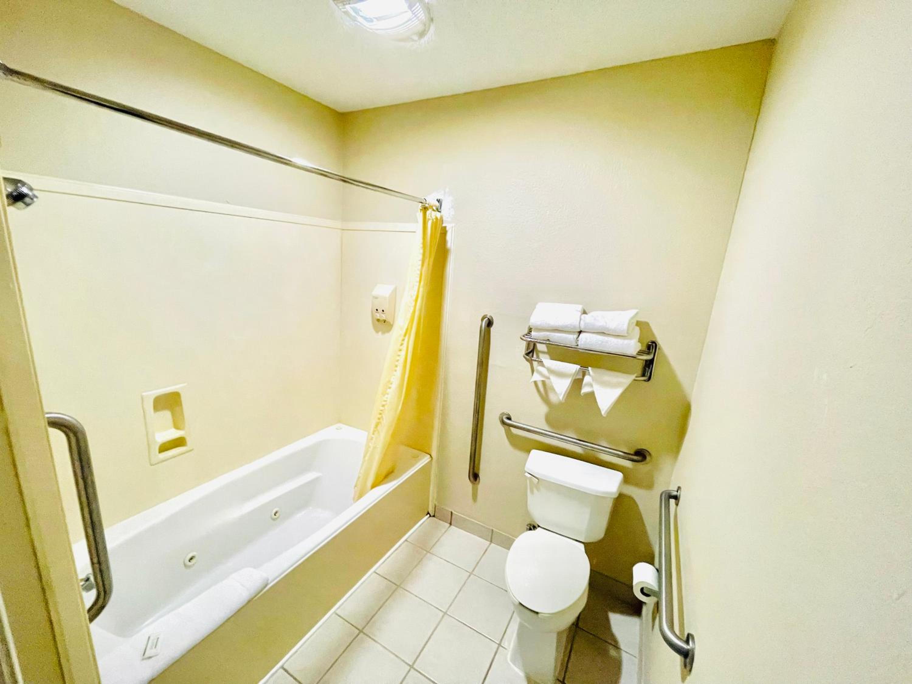 غرفة بسرير كينج بجاكوزي، Best Western Magnolia 6/10