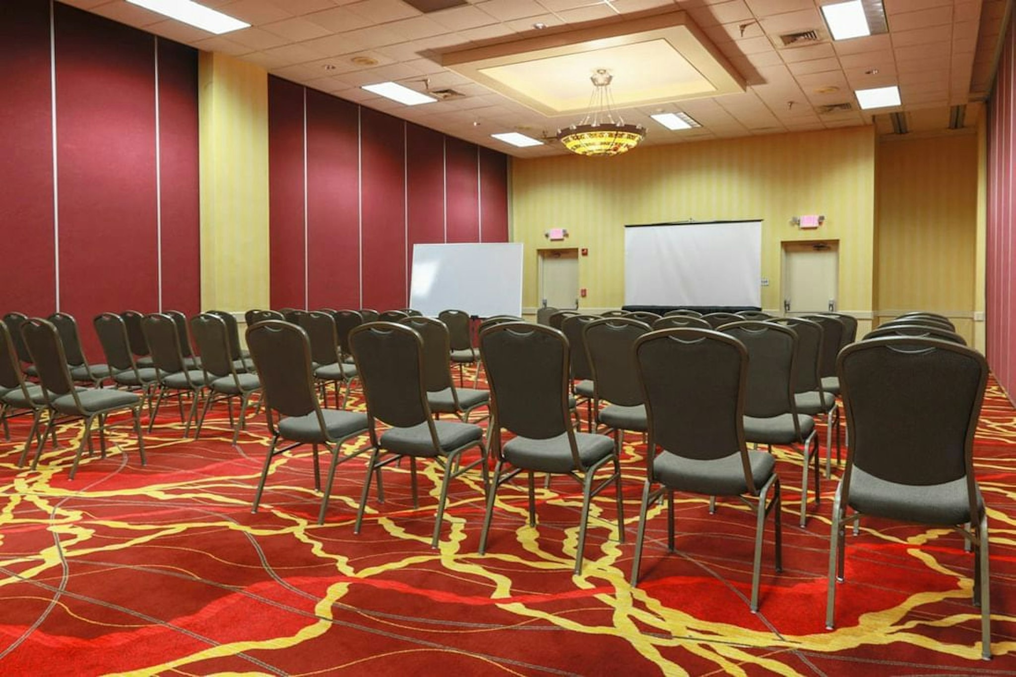 MCM Elegante Hotel & Suites 33/37