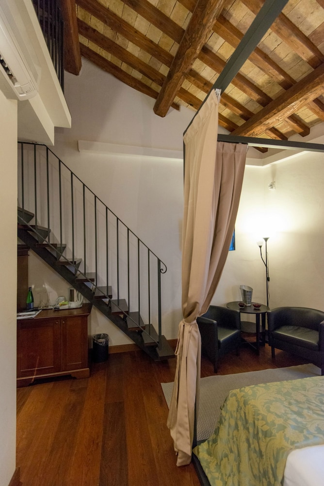 Relais Giulia 62/85