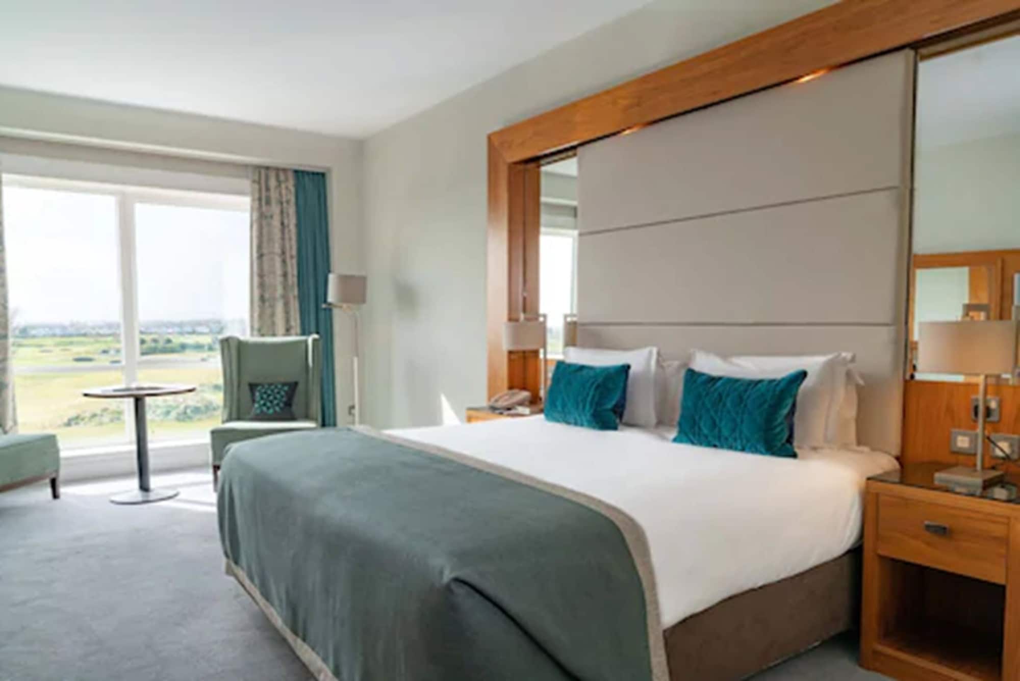 Deluxe, King Bed, Golf Course View