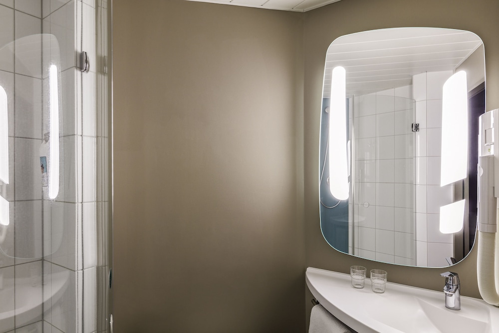 IBIS WINTERTHUR CITY 22/70