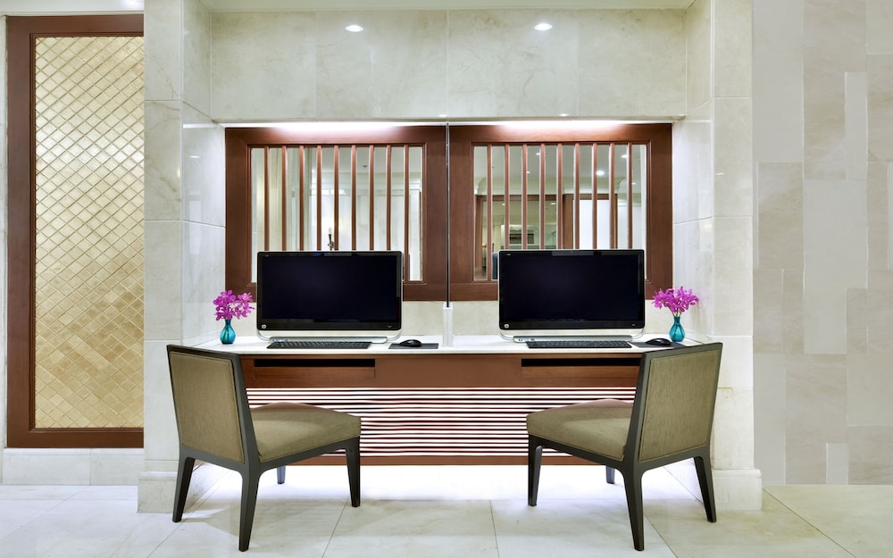 Centre Point Plus Hotel Pratunam 58/74