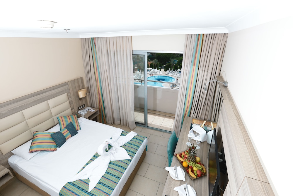 Insula Resort & Spa 14/35