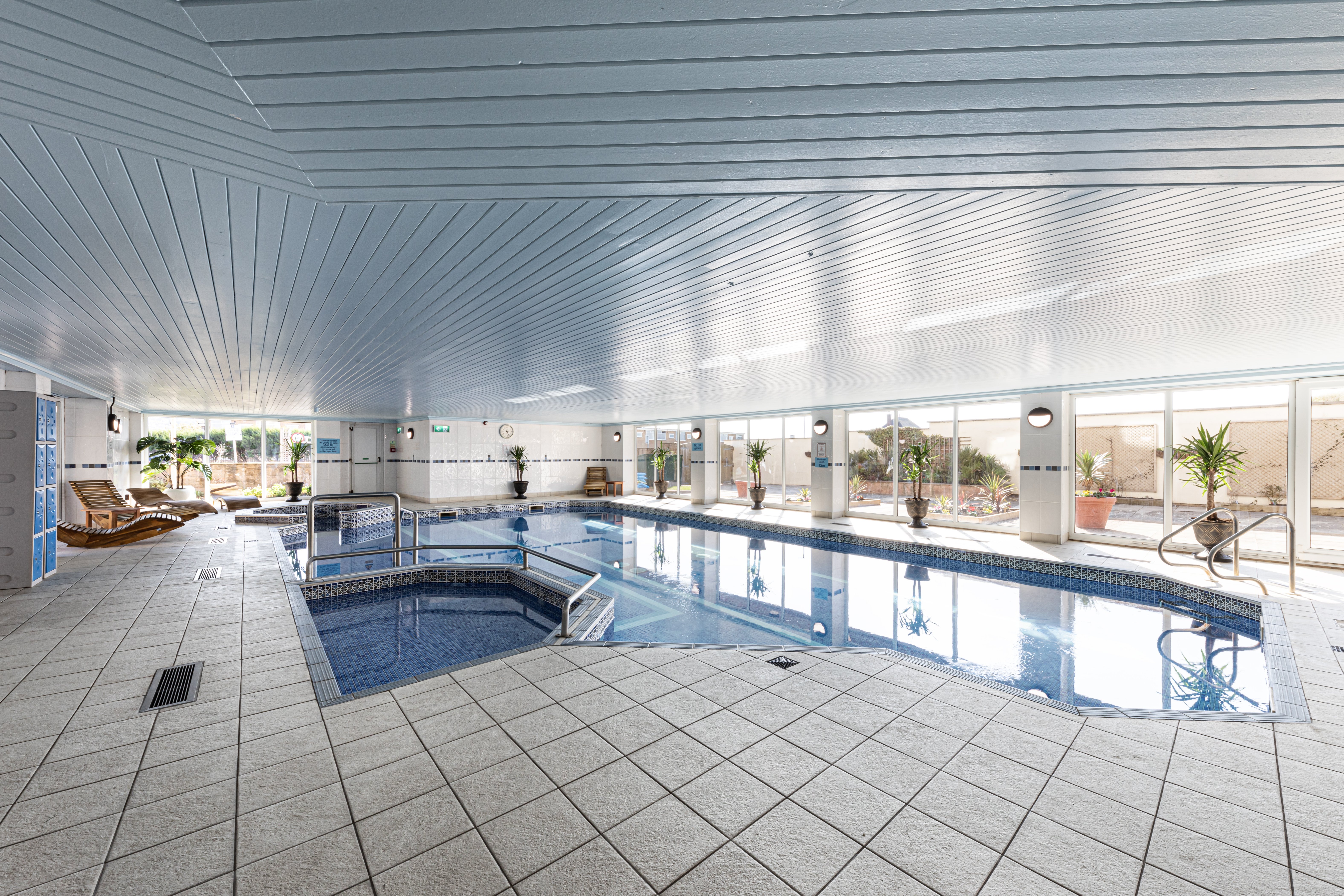 The Beaches Hotel 66/100