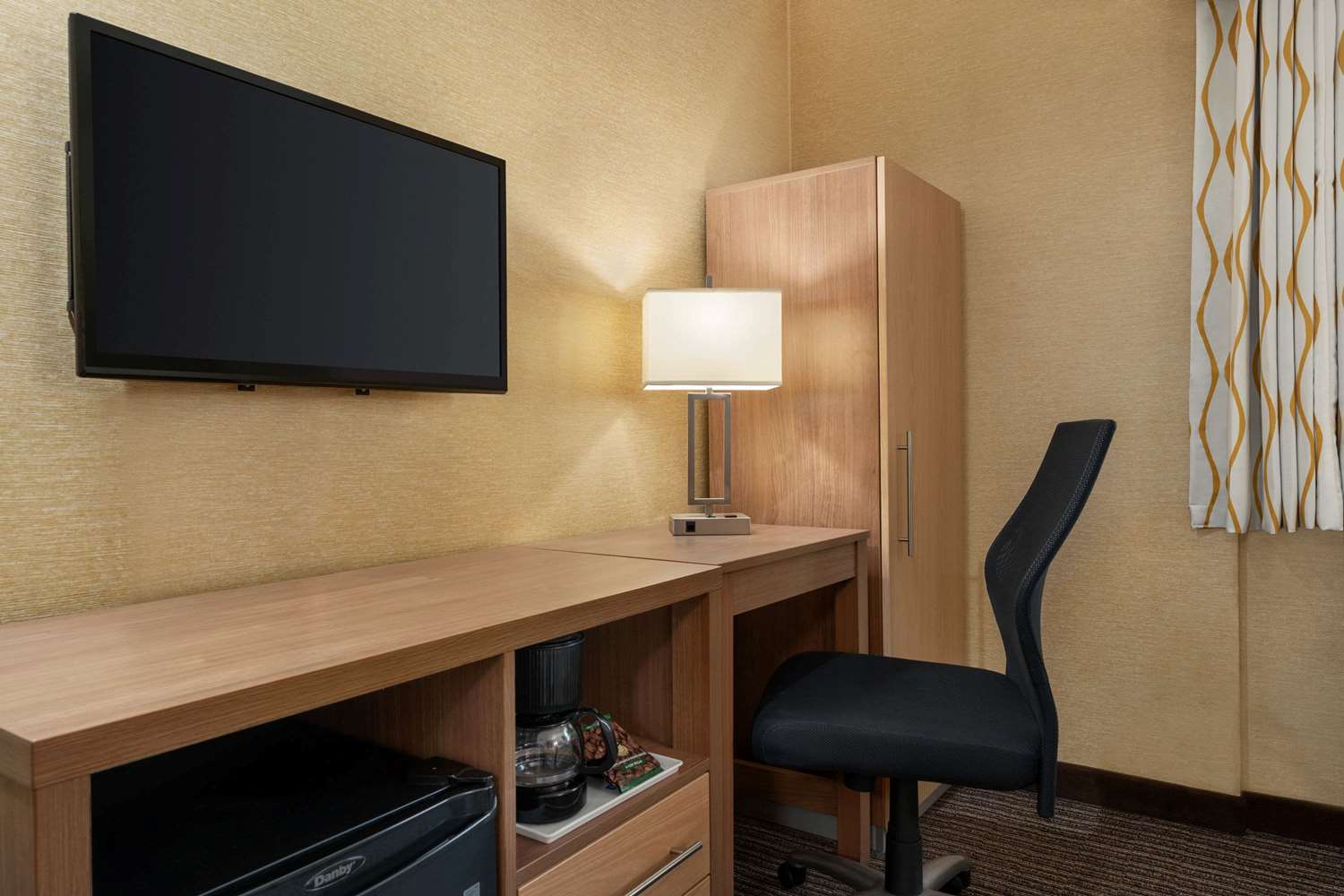 Days Inn by Wyndham Brooklyn 32/40