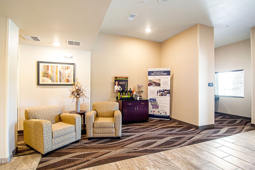 Cobblestone Hotel & Suites - Paxton 38/63