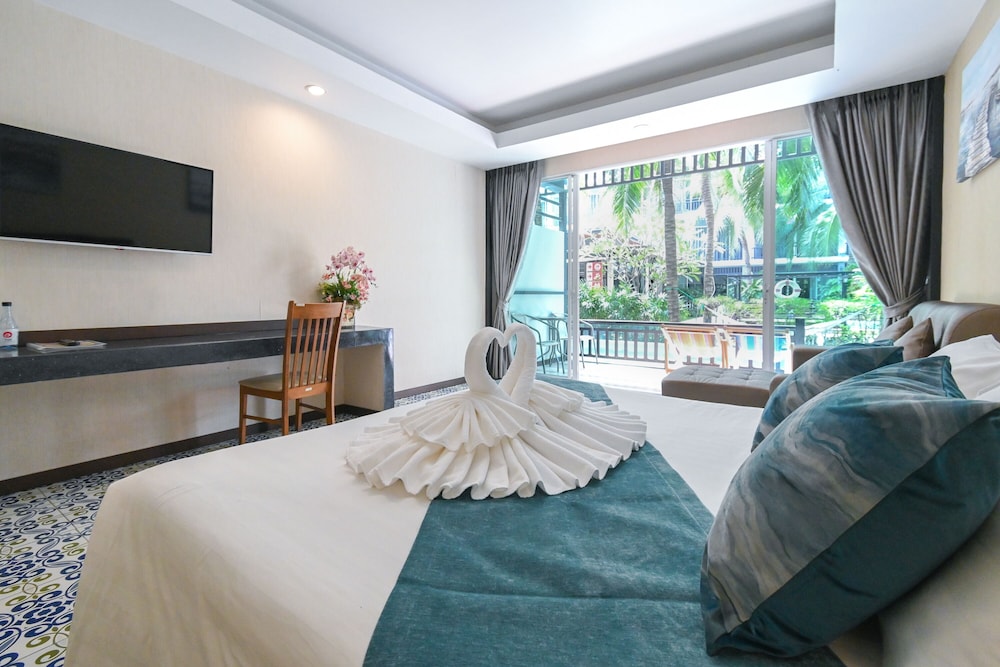 ROOM, DOUBLE BED, POOL ACCESS