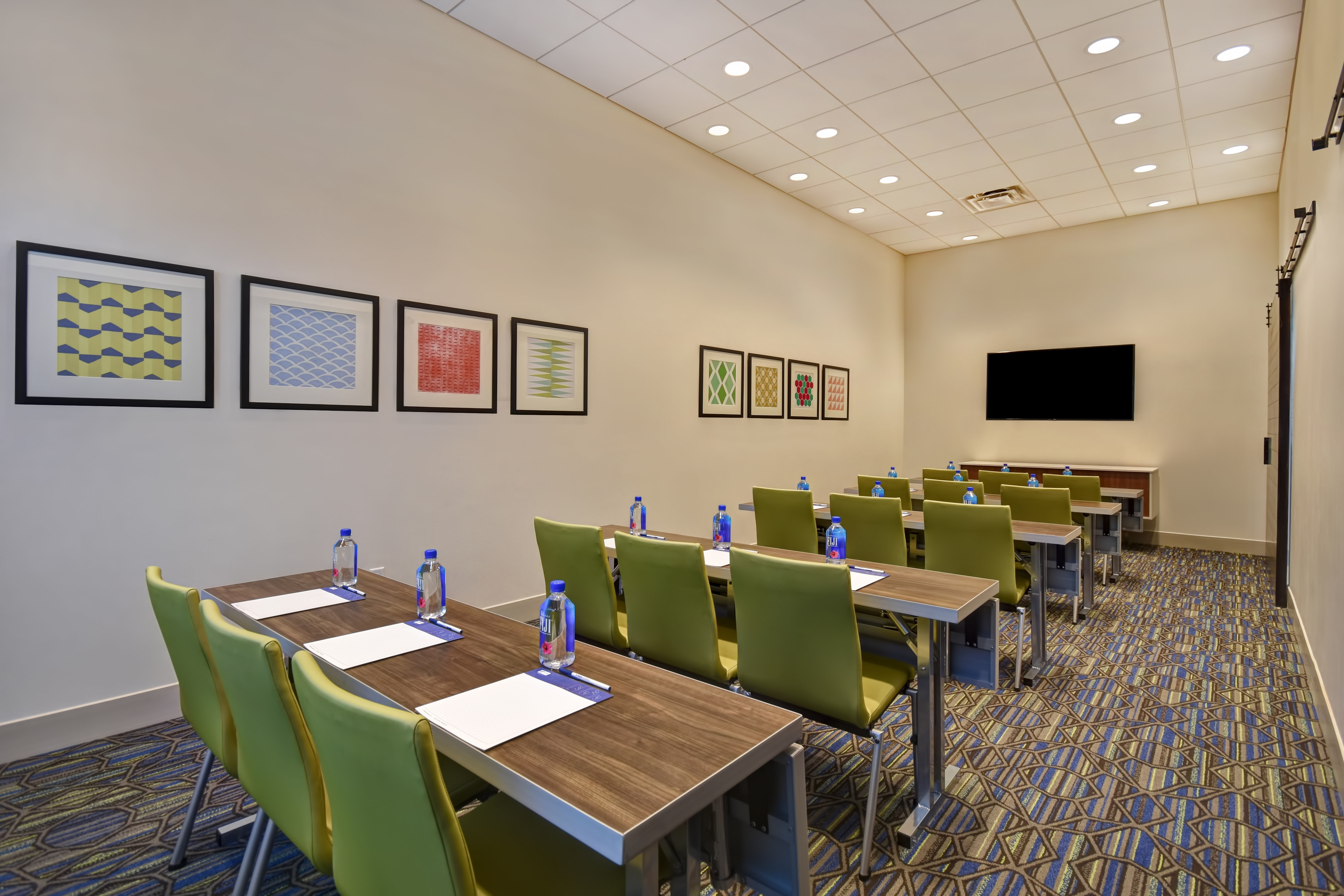 Holiday Inn Express Suites Galveston Beach 55/65