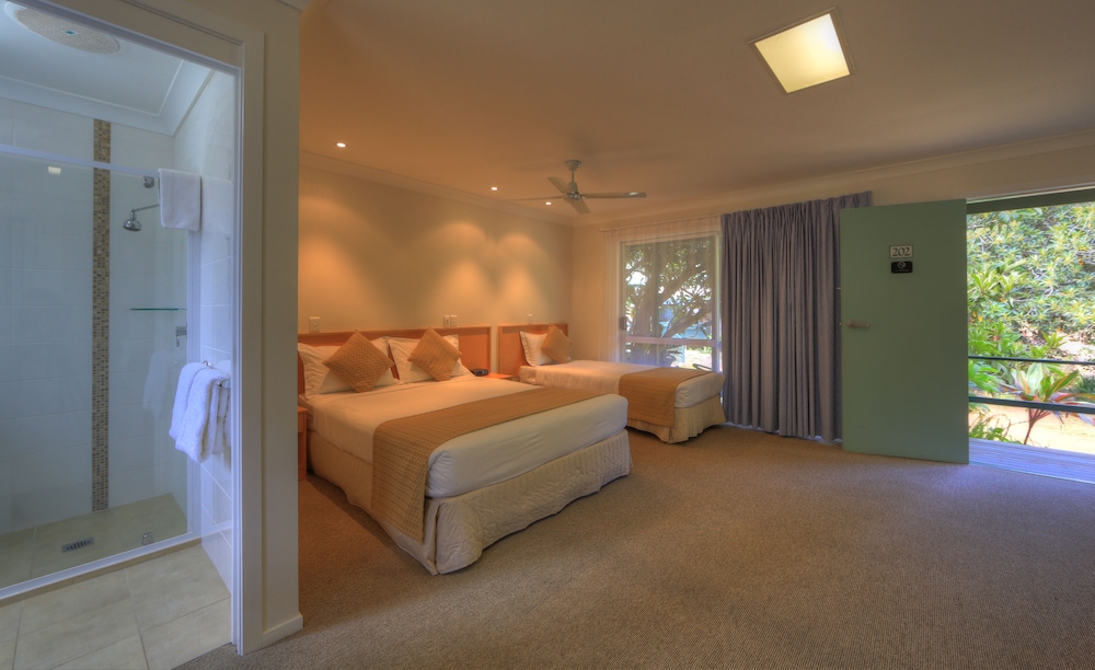 Paradise Hotel And Resort 23/68