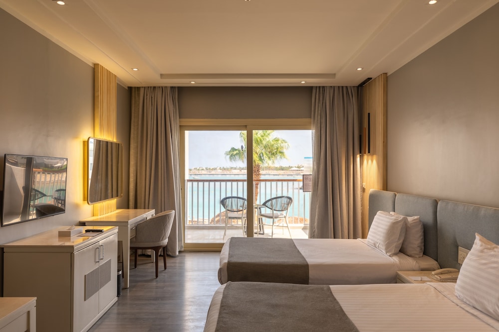 Crystal Jacuzzi Suite Posh Club
