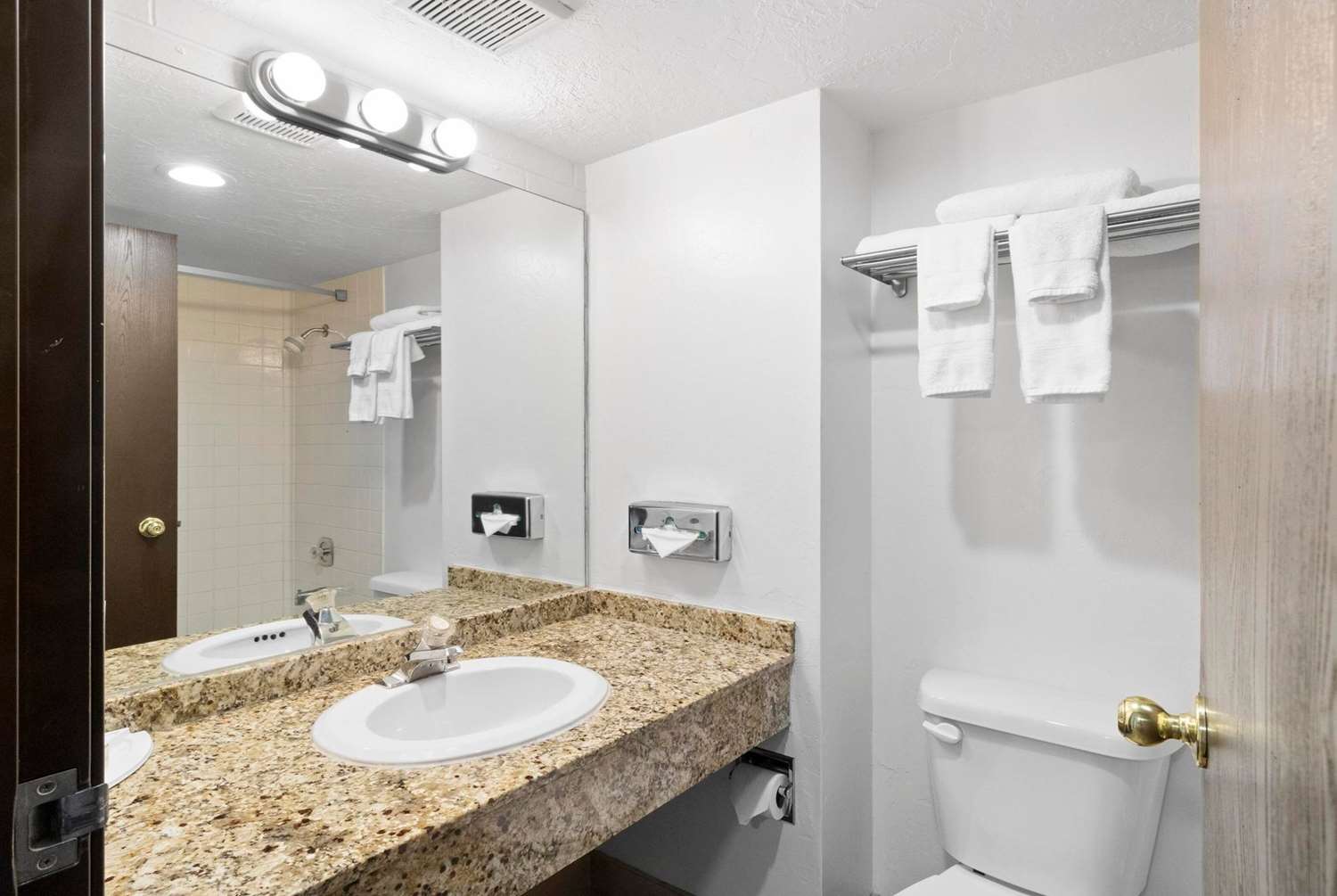 Ramada by Wyndham Richfield UT I-70 39/39