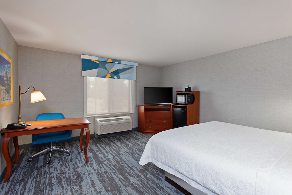 Hampton Inn and Suites Clovis Airport North 18/50