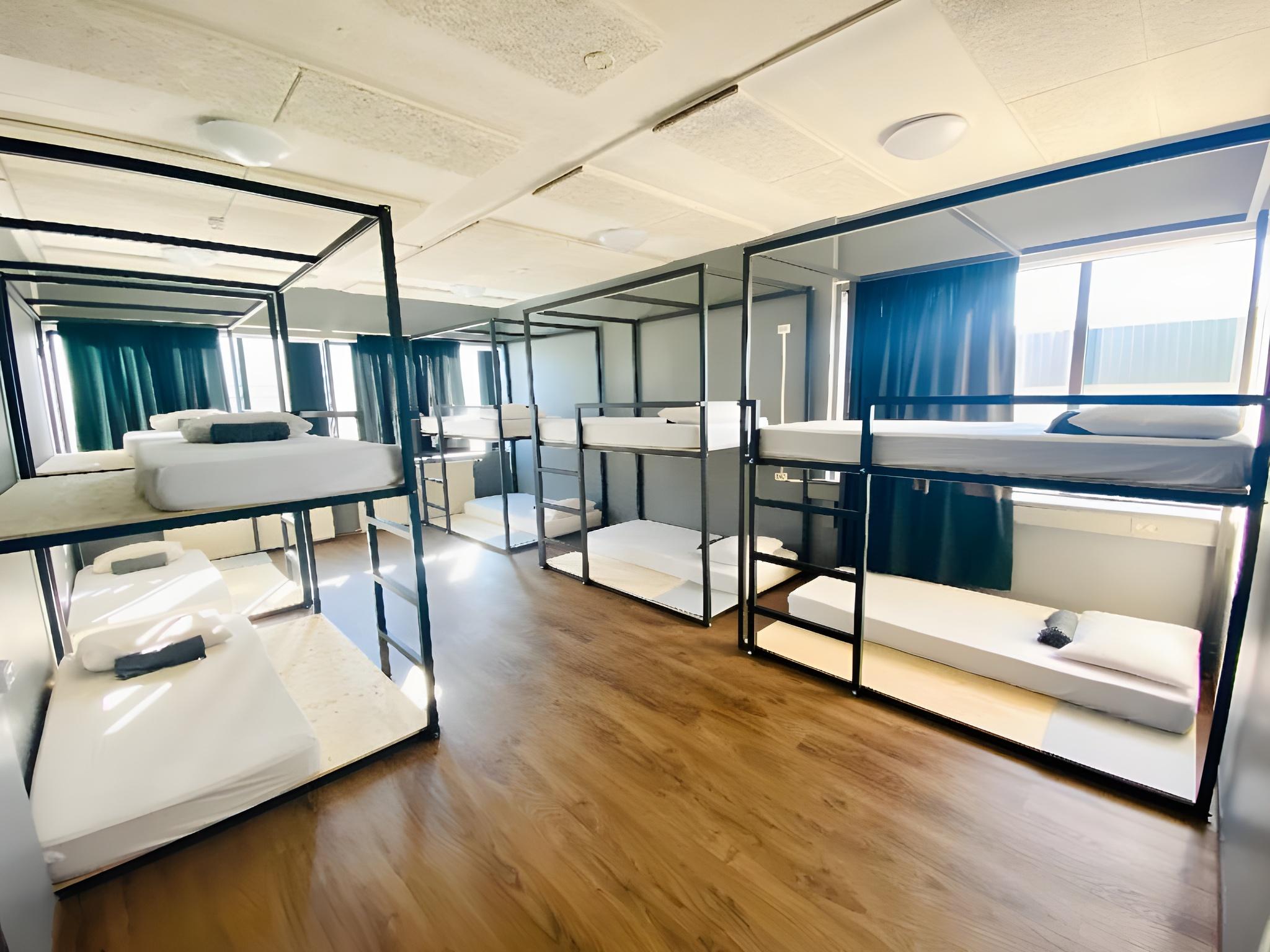Mixed Dorm, 16 Beds, Shared Bathroom