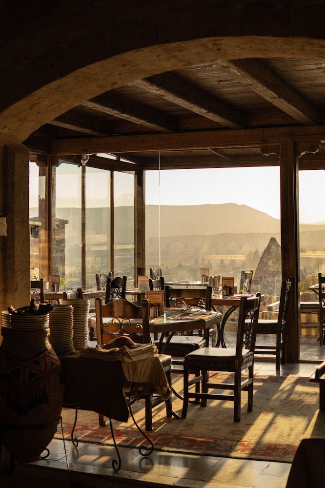 Sultan Cave Suites 65/77