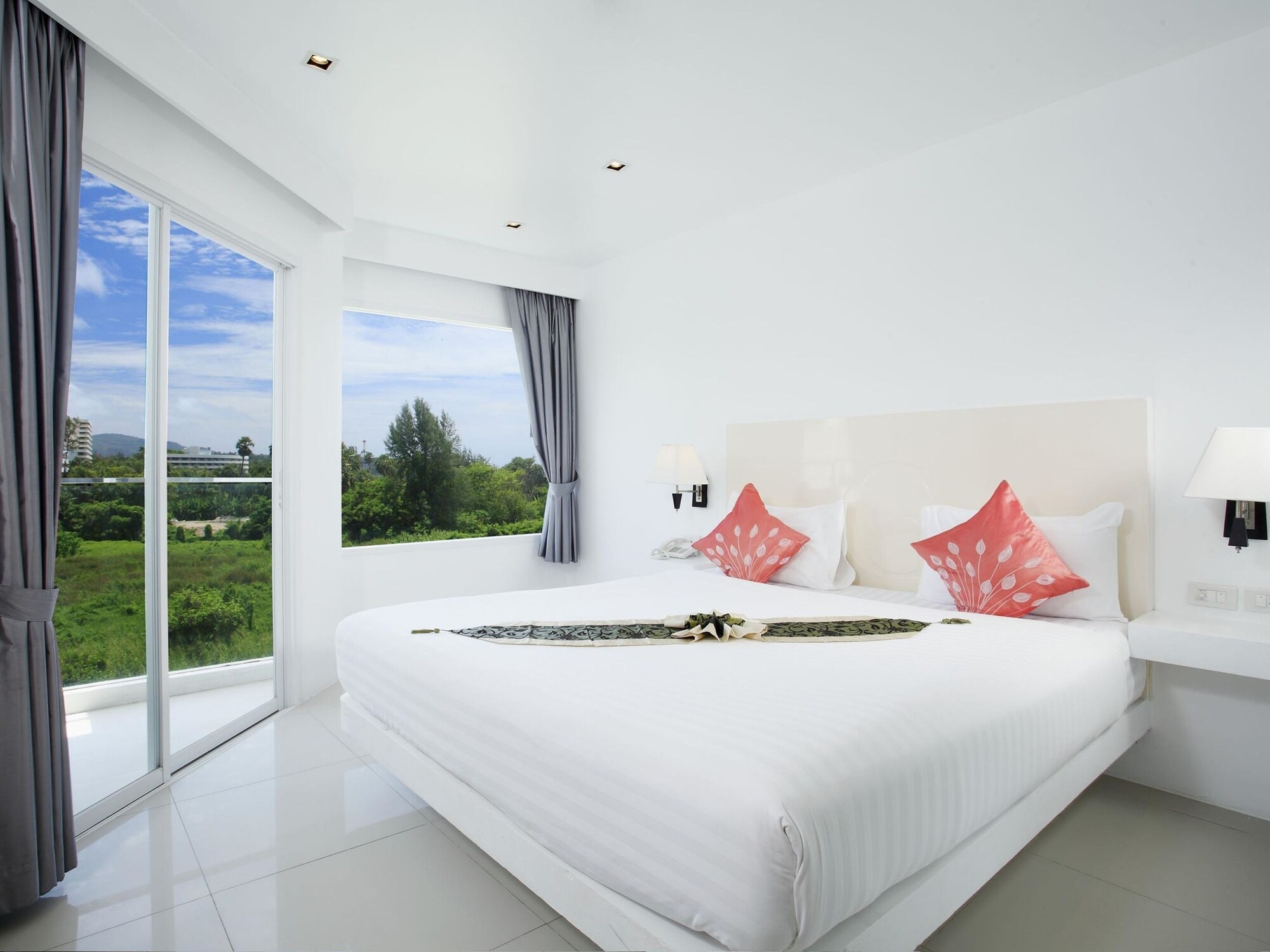DELUXE, DOUBLE BED