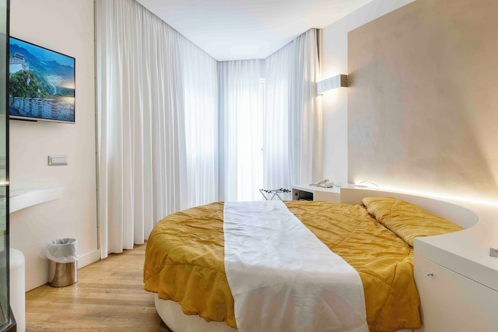 Hotel Exclusive 23/84