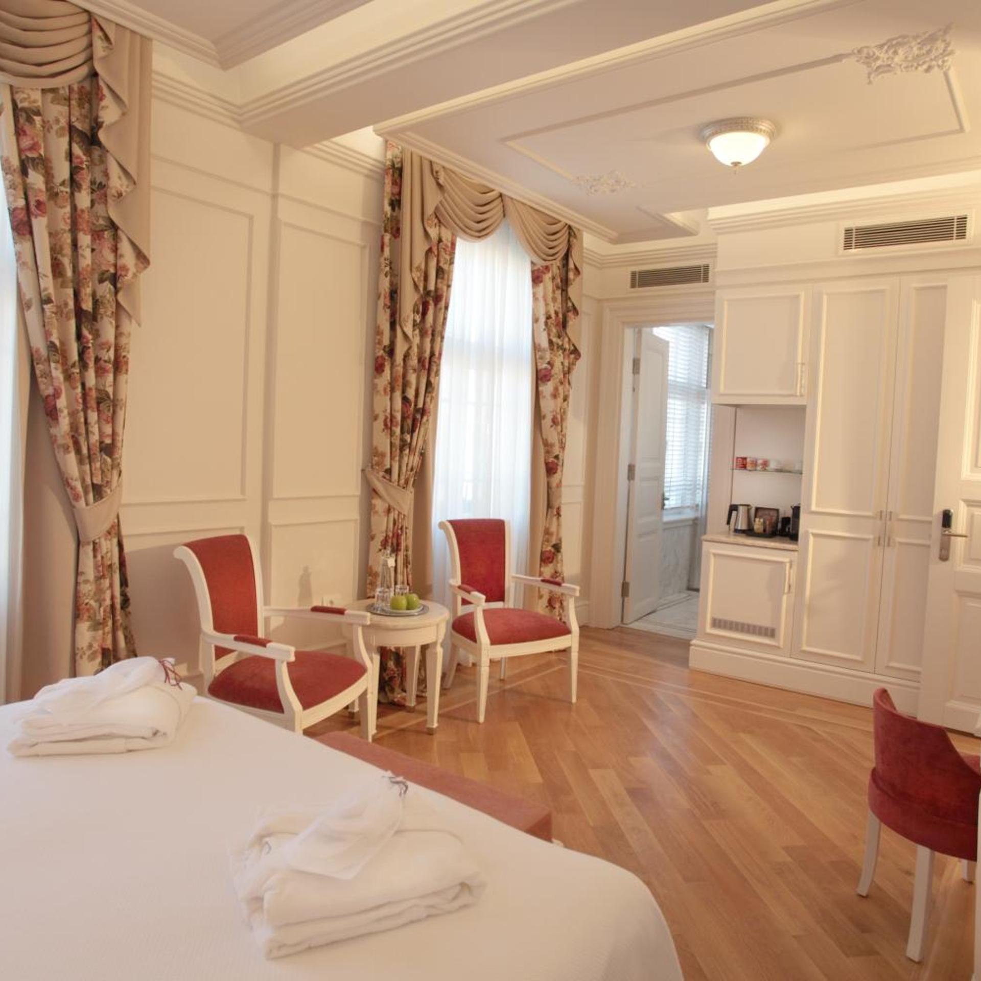 Deluxe, Balcony