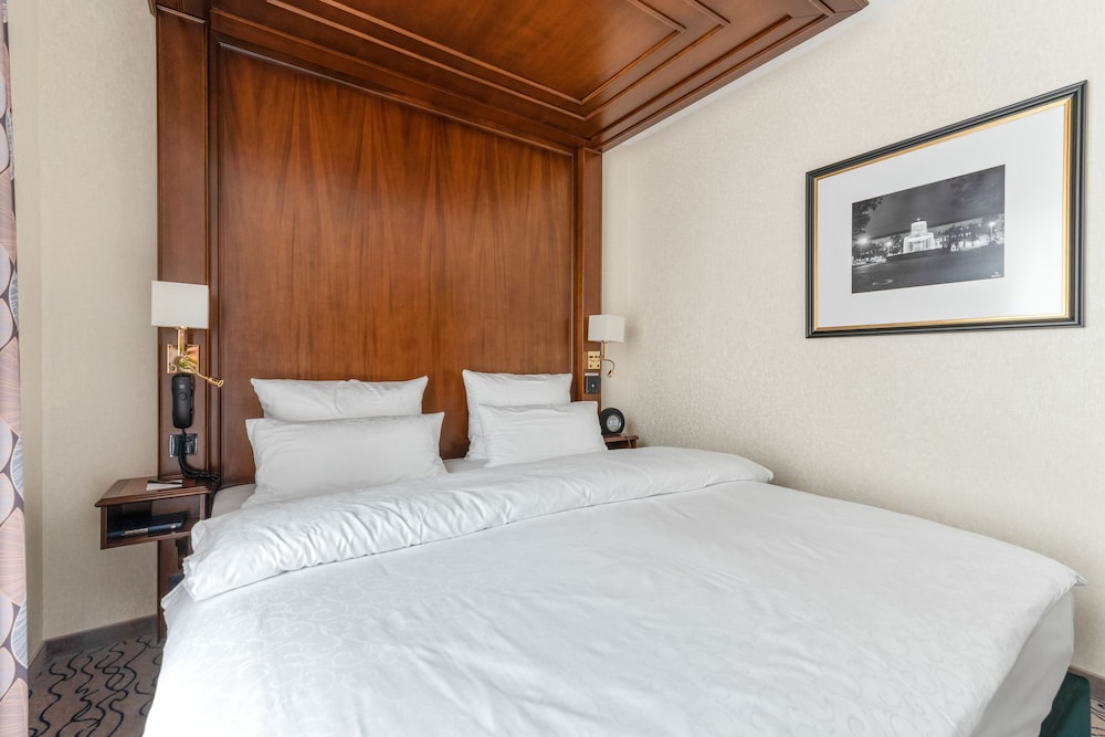 DELUXE, STUDIO, KING BED