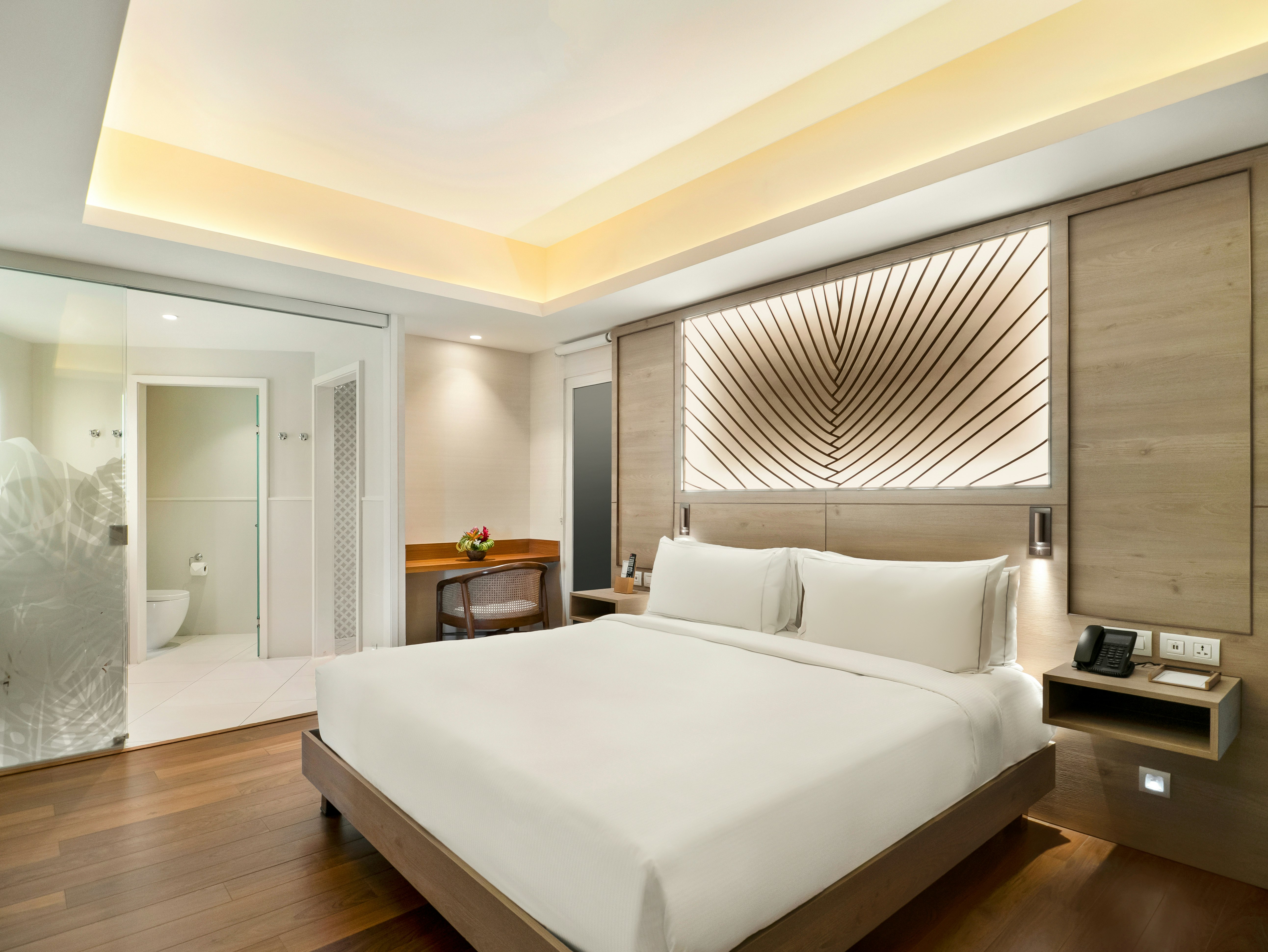 2 Bedrooms, Suite, King Bed, Ocean View, Hilton Hotel Tahiti 2/10