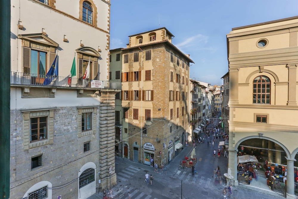 Uffizi Suite II in Florence-hosted by Sweetstay 11/15