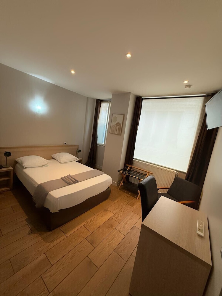 BASIC, DOUBLE BED, ACCESSIBLE